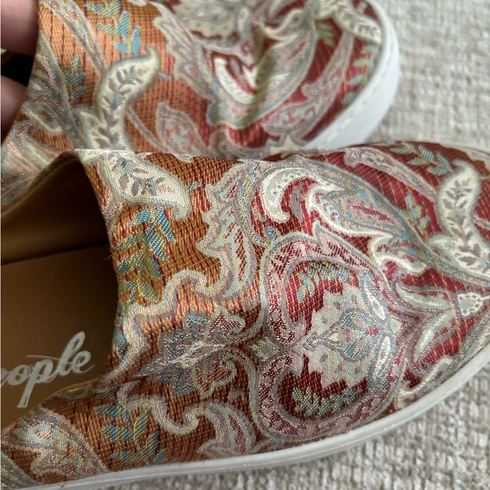 Beautiful Free People tapestry slides